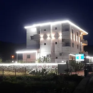 Hotel Apostoli, Permet