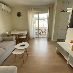 Apartment Spring In, Permet